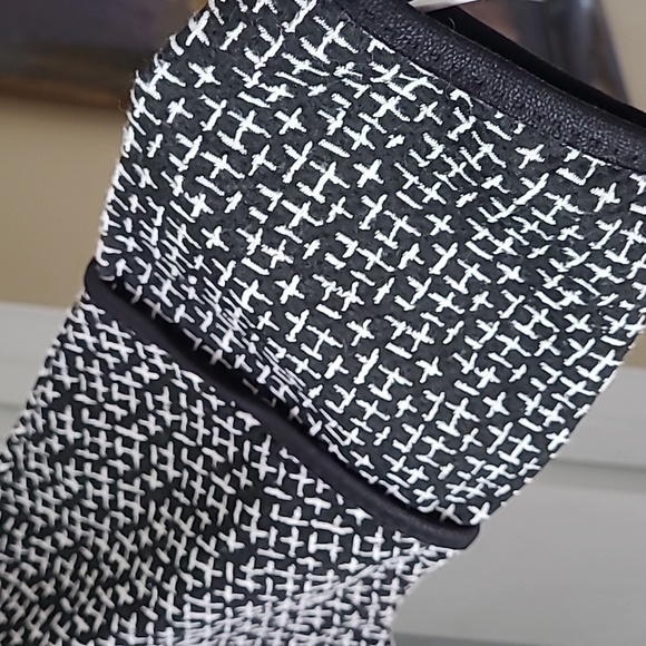 Max Studio B&W Print Shirt - Picture 5 of 10